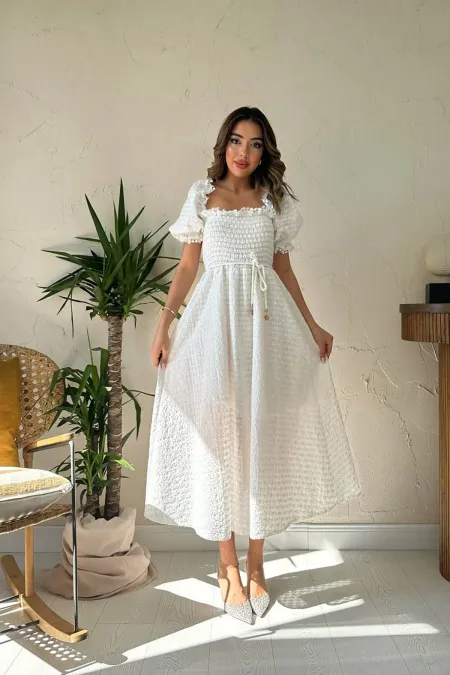 Robe blanche brodée en gros