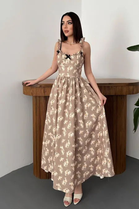 Robe fleurie marron avec nœud sur le devant en gros