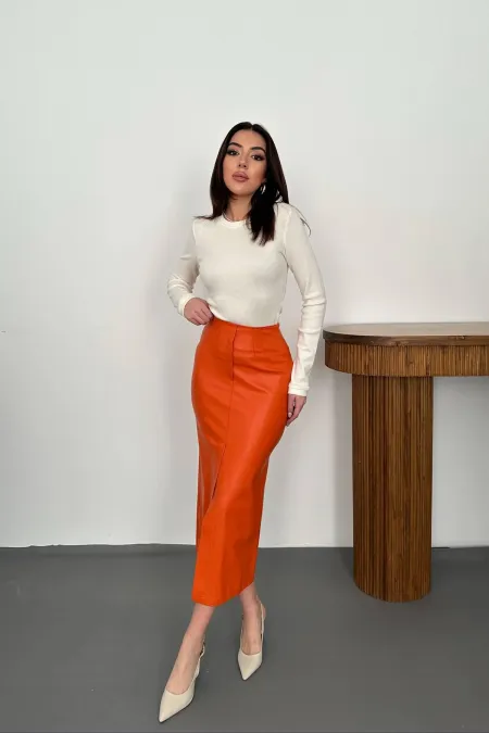 Jupe fendue et brodée orange en gros