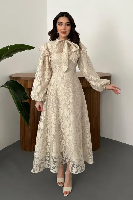 Toptan Bej Yakası Fular Detaylı Elbise