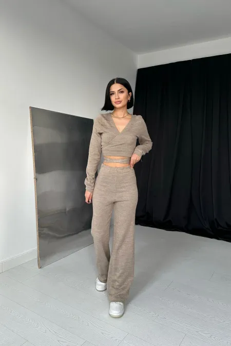 Costume en tricot beige en gros