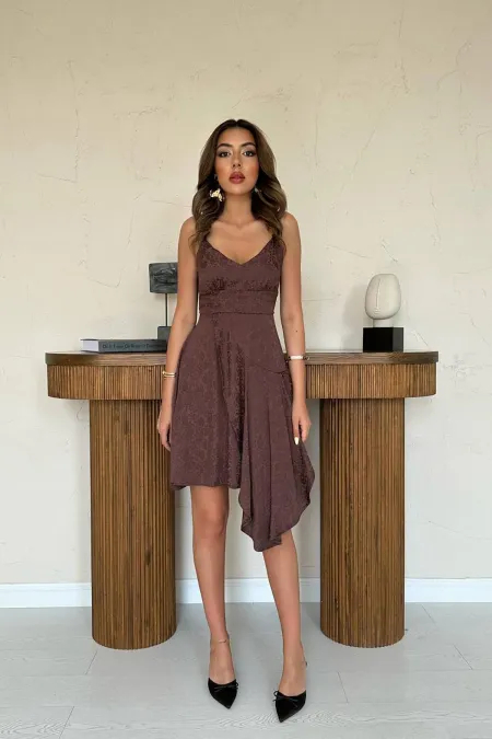 Robe asymétrique en jacquard marron en gros