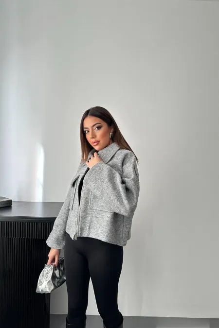 Veste en cachemire grise à rabat de poche en gros