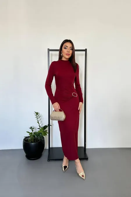 Robe bordeaux à boucle de taille en gros
