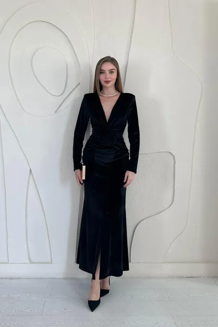 Robe rose fendue sur le devant noire en gros