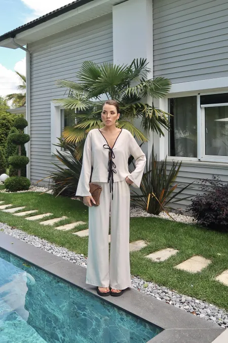 Costume en lin beige avec nœud en gros