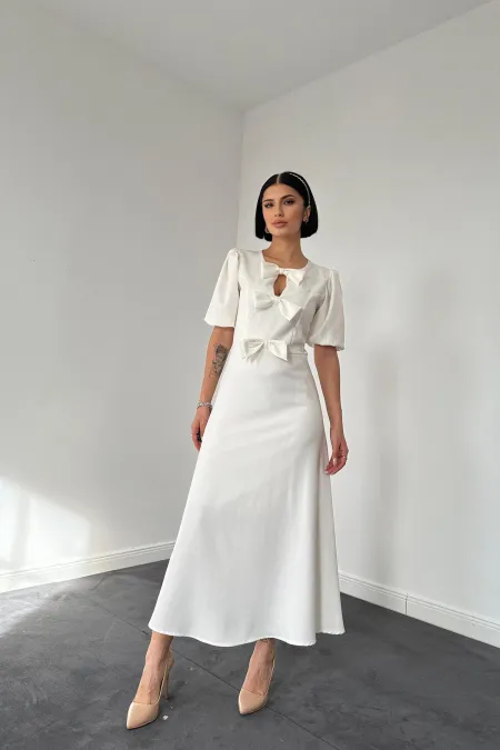 Robe mi-longue blanche à nœud en gros