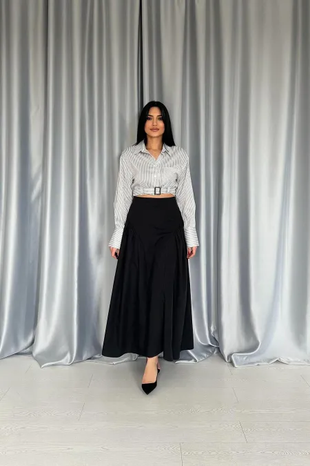 Jupe longue noire froncée sur les côtés en gros