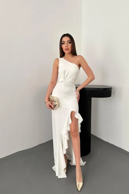 Robe blanche fendue à volants en gros