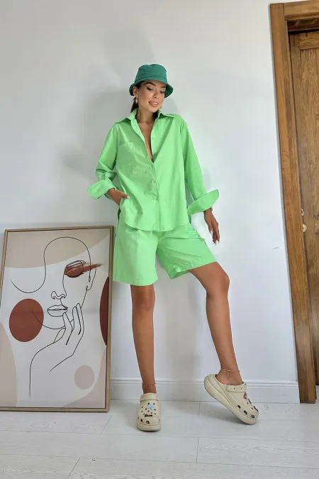 Ensemble chemise et short vert pistache avec poche avant en gros