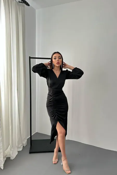 Robe en satin noire à col en V en gros