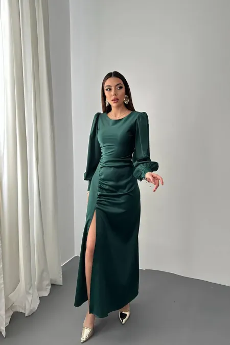 Robe en satin plissée fendue sur le côté émeraude en gros