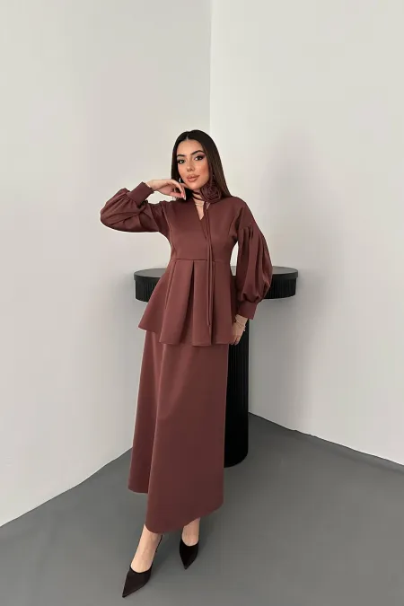 Costume détaillé marron rose en gros