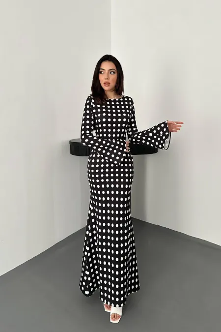 Robe moulante noire à pois en gros