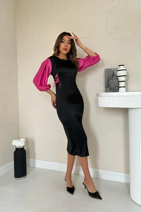 Robe en satin noir fuchsia avec détails en dentelle, vente en gros
