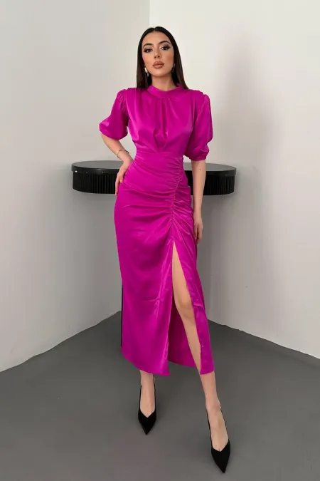 Robe en satin froncée fuchsia foncé en gros