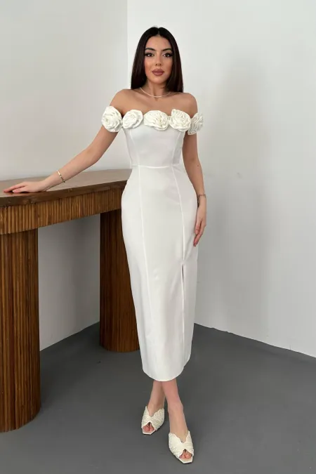 Robe blanche à col Madonna et roses en gros