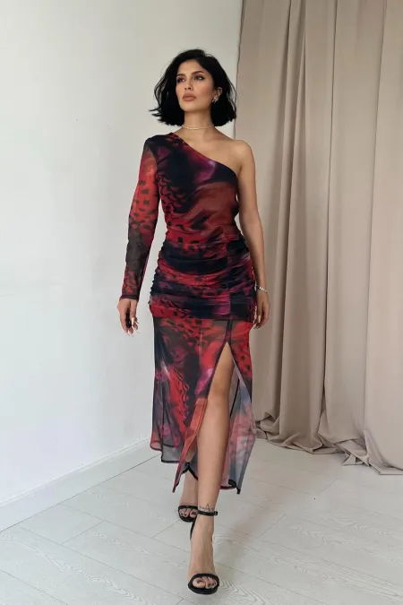 Robe rouge en tulle à une épaule en gros