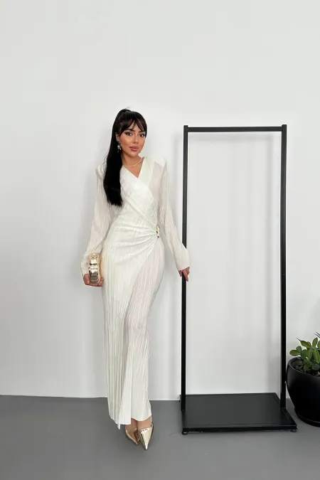 Robe plissée écrue à boucle en gros