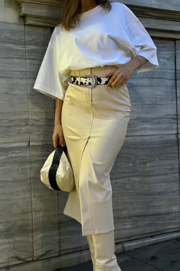 Jupe fendue et brodée en gros