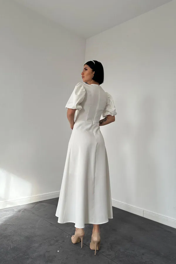 Robe mi-longue blanche à nœud en gros