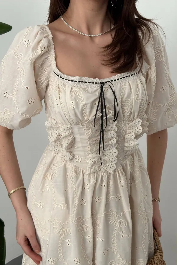 Toptan Bej Dantel Detaylı Brode Elbise