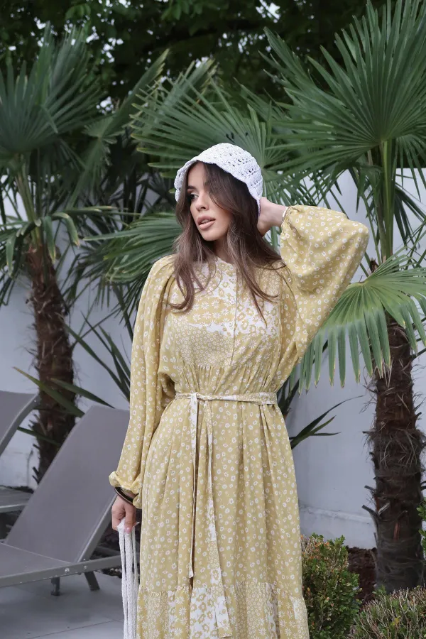 Robe à col juge avec ceinture et motif floral jaune en gros