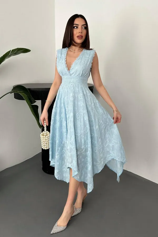 Robe bleue brodée en gros