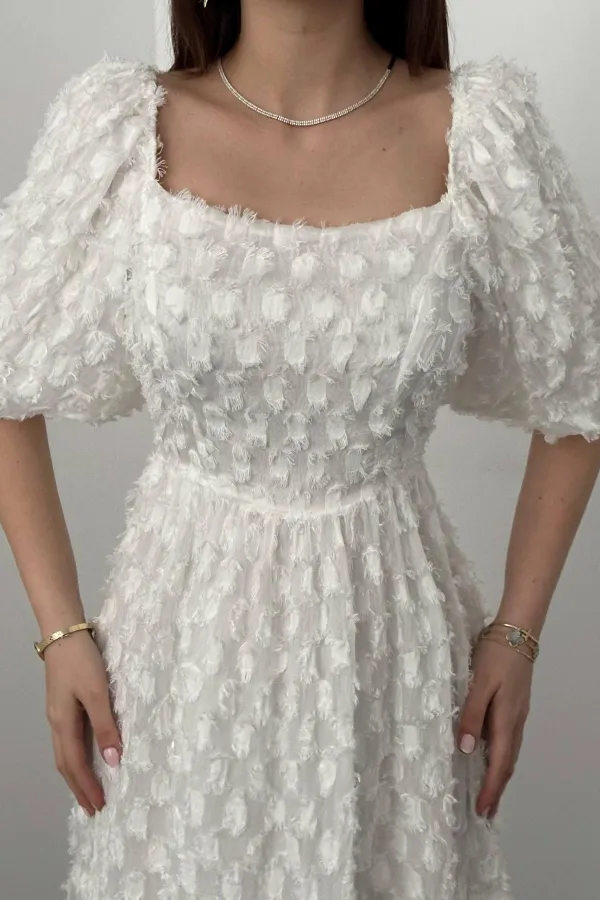 Toptan Beyaz Balon Kollu Fırfırlı Elbise