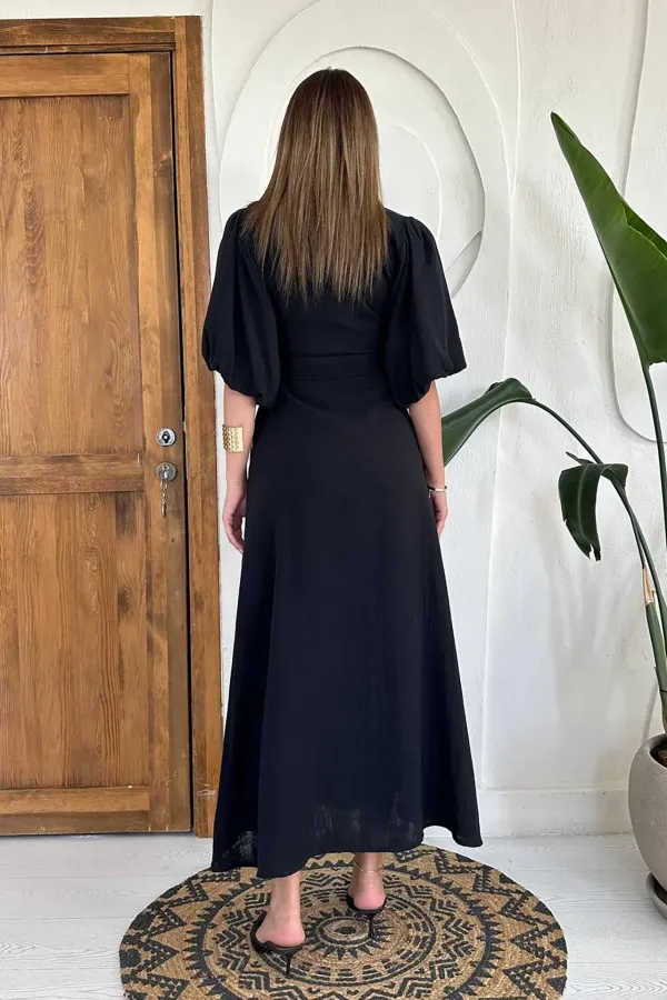 Robe en mousseline noire avec ceinture en gros