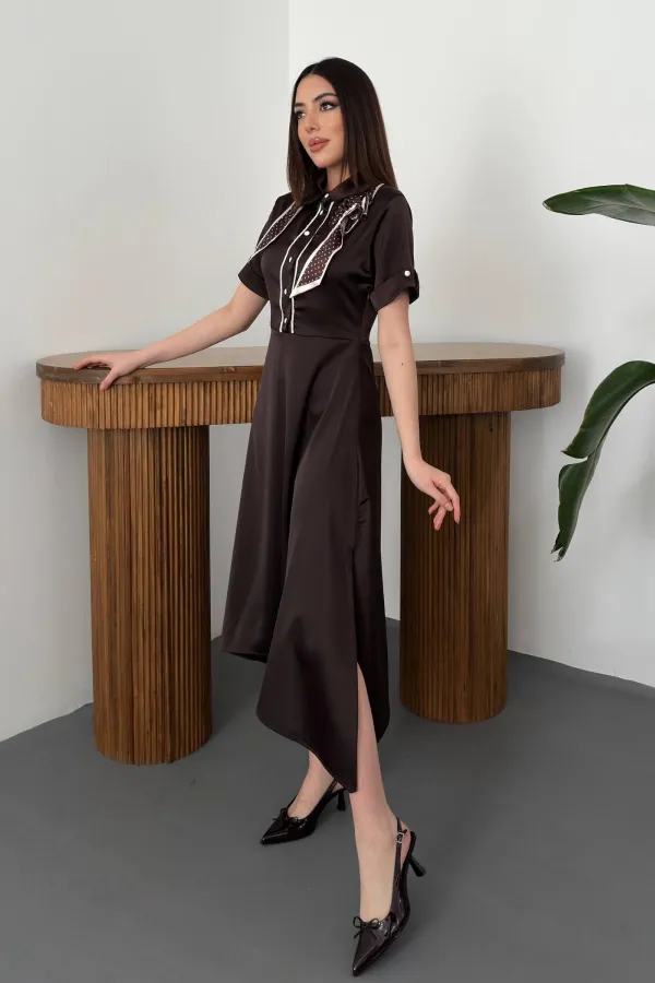 Toptan Kahverengi Fular Detaylı Saten Elbise