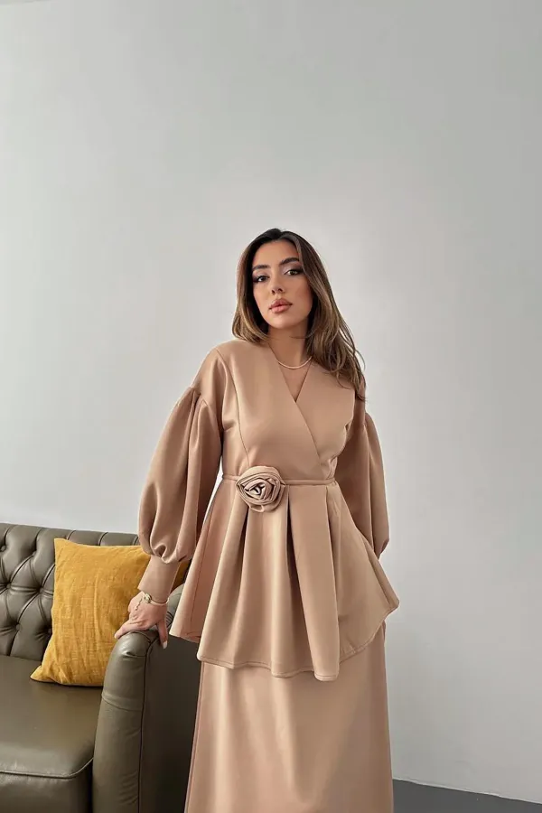 Costume détaillé Camel Rose en gros