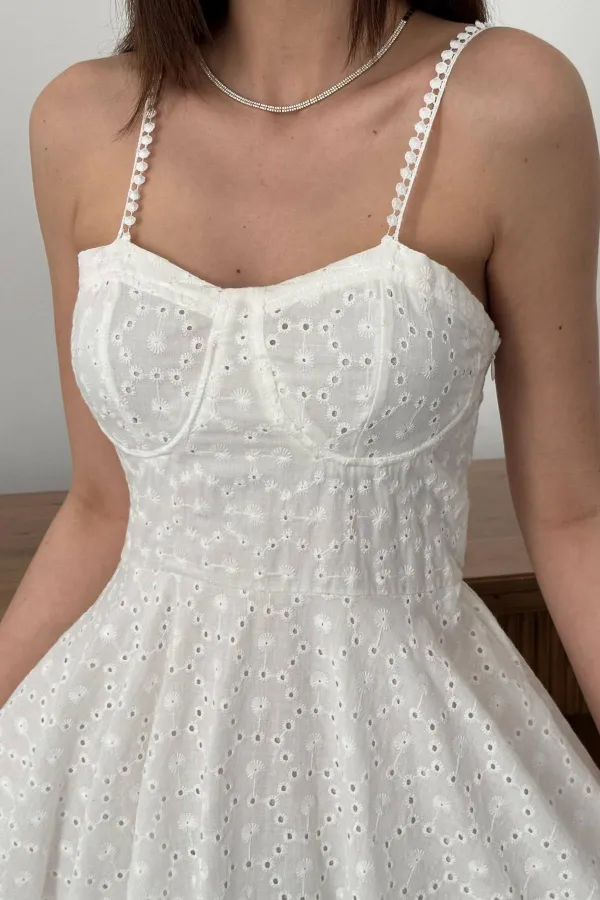 Mini-robe blanche à col licou en gros