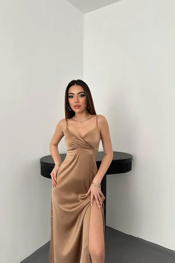 Robe en satin à bretelles en vison en gros