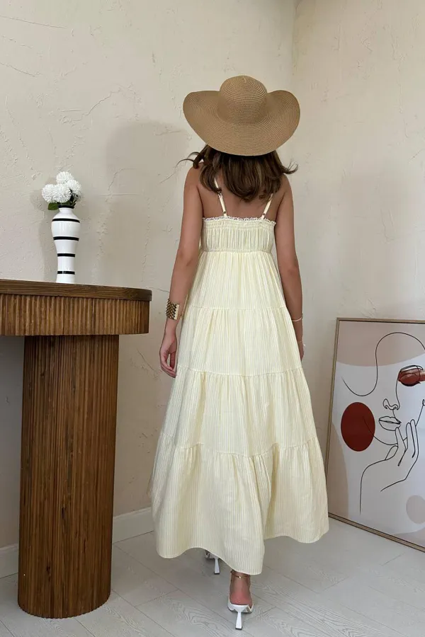 Robe en mousseline rayée jaune à bretelles en gros