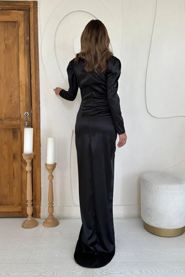 Robe noire plissée fendue en gros