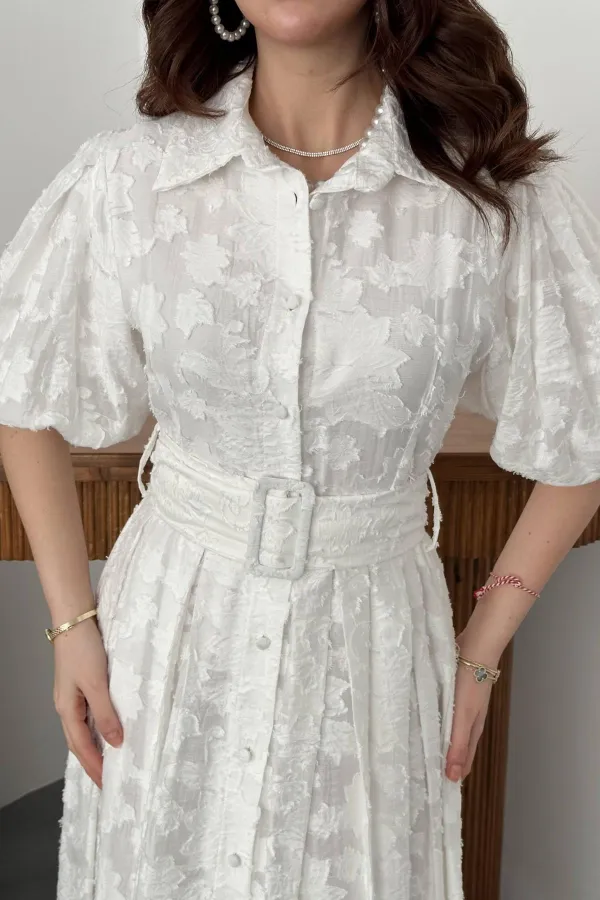 Robe à manches ballon écrue avec ceinture en gros