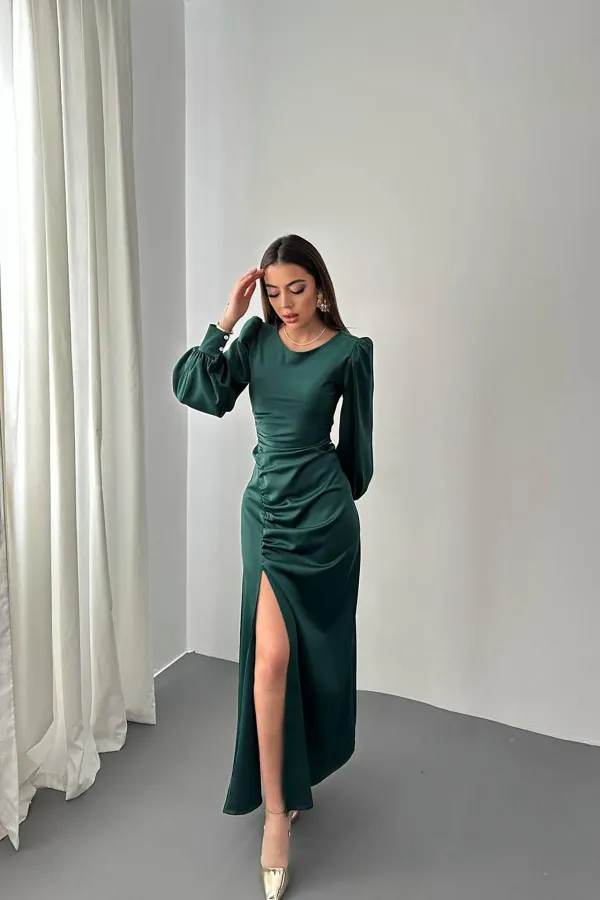 Toptan Zümrüt Yanı Büzgülü Yırtmaçlı Saten Elbise