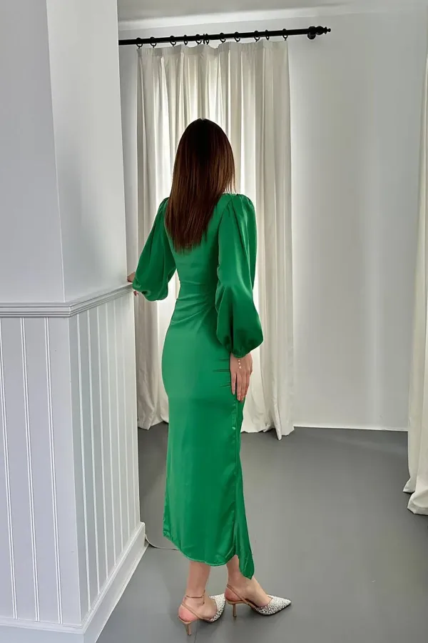 Robe en satin verte à col en V en gros
