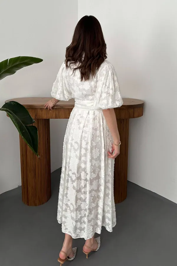 Robe à manches ballon écrue avec ceinture en gros