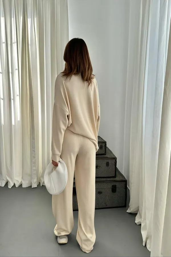 Ensemble pull et pantalon côtelés beiges classiques en gros