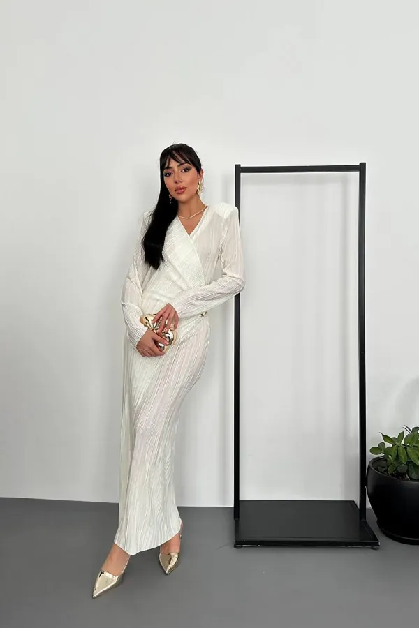 Robe plissée écrue à boucle en gros