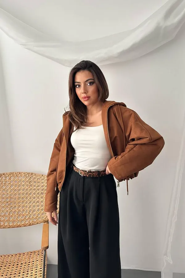 Veste courte à capuche camel en gros