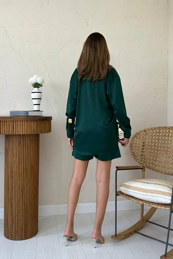 Costume short en satin émeraude en gros