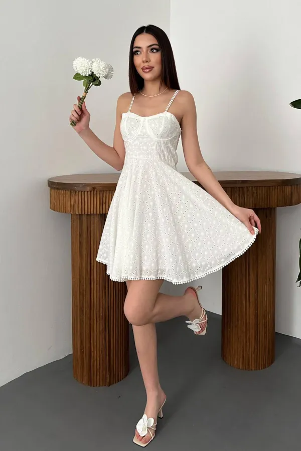 Mini-robe blanche à col licou en gros