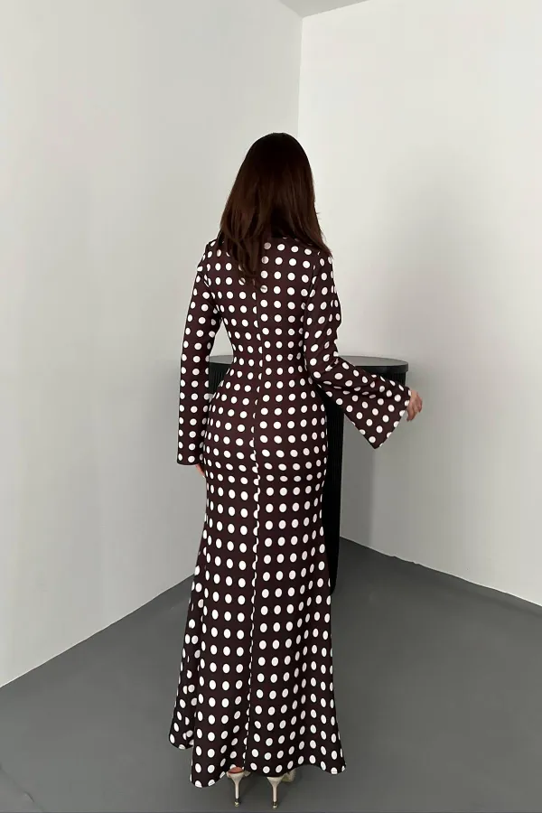 Robe moulante marron à pois en gros