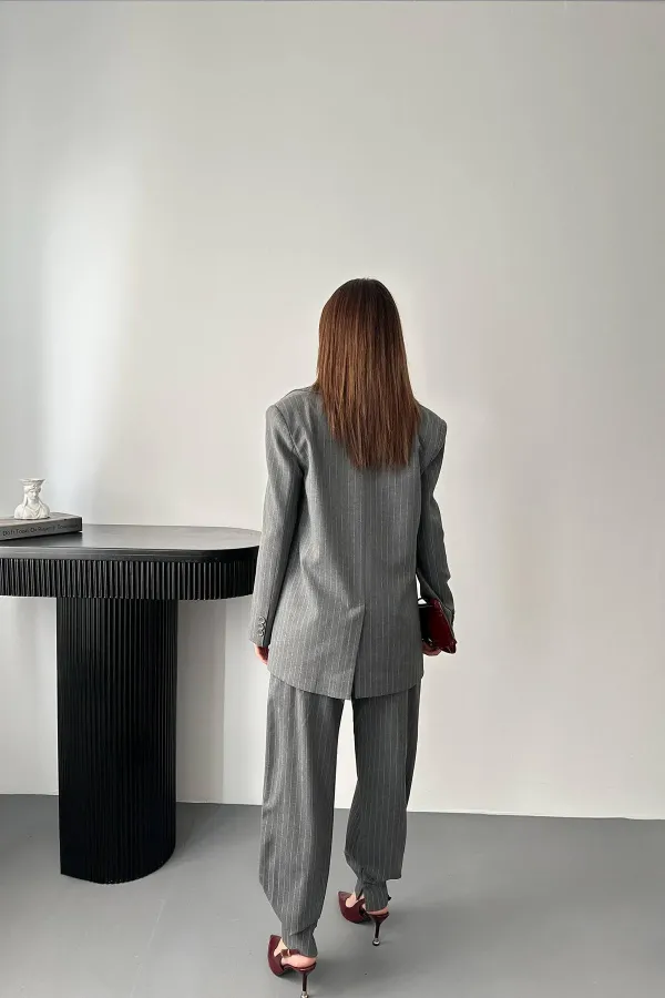 Toptan Gri Çizgili Üçlü Takım