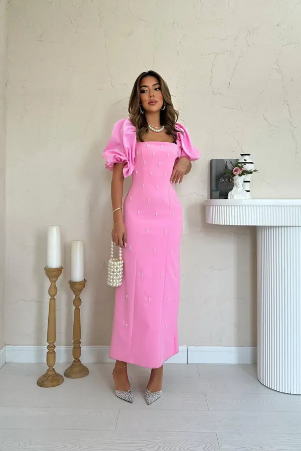 Robe rose à manches brodées en gros