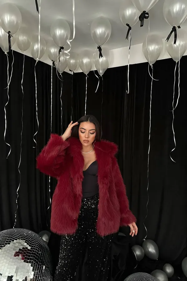 Manteau de fourrure bordeaux en gros