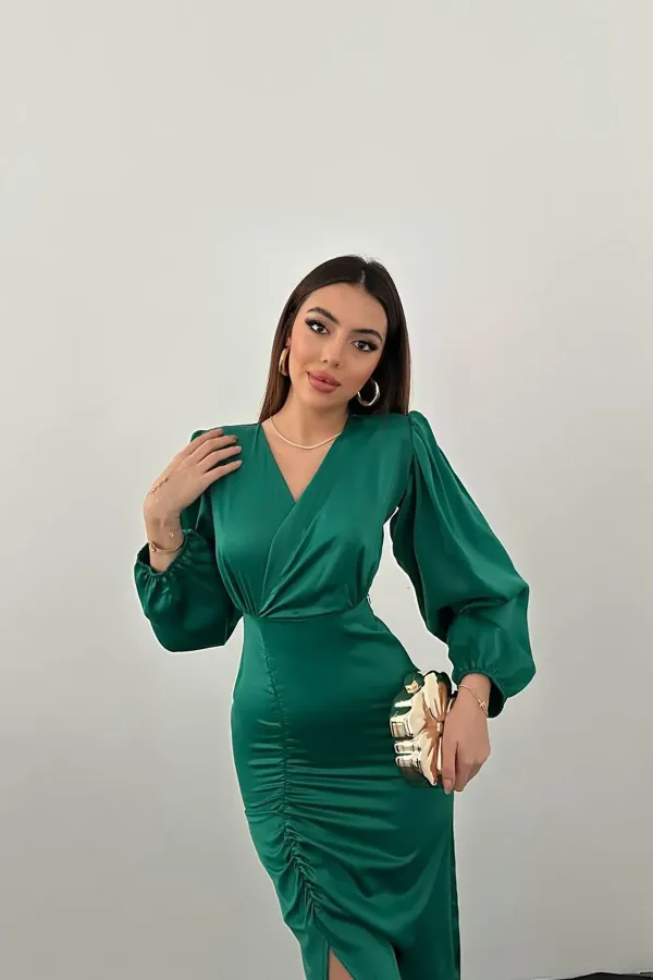 Robe en satin émeraude à col en V en gros